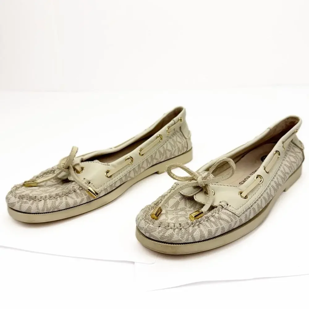 MK Michael Michael Kors Cream Logo Print Bow Moccasins Loafers Flats 7.5 Preppy - Picture 2 of 13